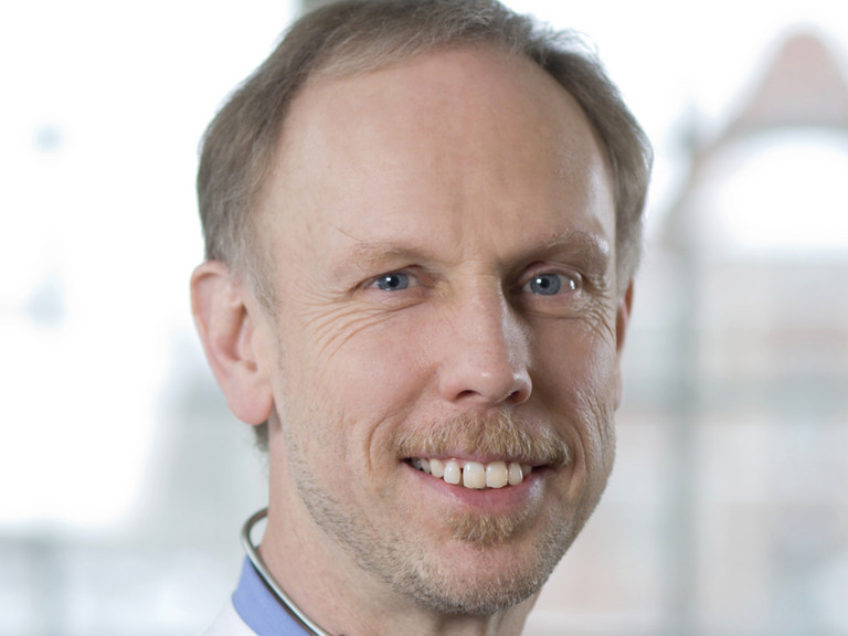 Prof. Dr. Andreas Krause, Chefarzt der Fachabteilung Innere Medizin, Rheumatologie, Klinische Immunologie und Osteologie am Immanuel Krankenhaus Berlin