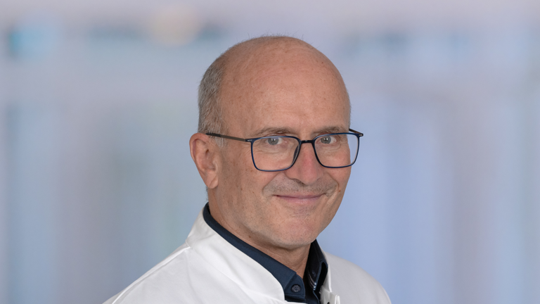 Portraitfoto Dr. med. Georg Fritz, Chefarzt Abteilung Anästhesiologie, Intensivmedizin und Schmerztherapie am Immanuel Klinikum Bernau Herzzentrum Brandenburg zum Thema Patientenverfügung und Vorsorgevollmacht bei Radio Paradiso