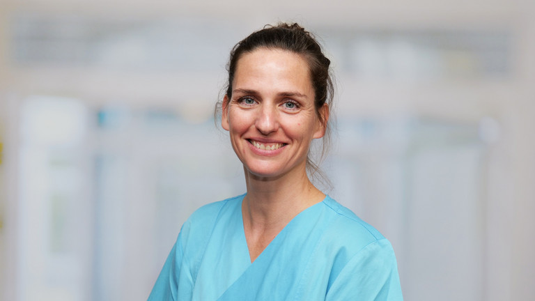 Portraitfoto Dr. Annette Hennigs, Leitende Ärztin Infektiologie im Albertinen Krankenhaus in Hamburg
