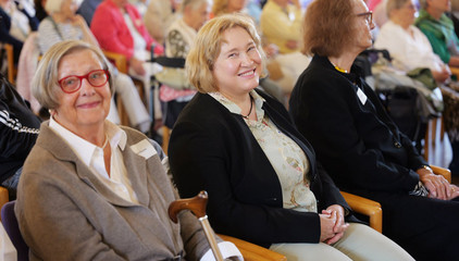 Mehrere Personen im Publikum in den Stuhlreihen im Publikum bei der Jubiläumsveranstaltung mit Symposium und einer Dankesveranstaltung zum 25-jährige Bestehen der LUCAS Langzeit-Kohortenstudie im Hamburger Albertinen Haus und Kirche am Albertinen Krankenhaus.. Mehrere Personen im Publikum in den Stuhlreihen im Publikum bei der Jubiläumsveranstaltung mit Symposium und einer Dankesveranstaltung zum 25-jährige Bestehen der LUCAS Langzeit-Kohortenstudie im Hamburger Albertinen Haus und Kirche am Albertinen Krankenhaus..
