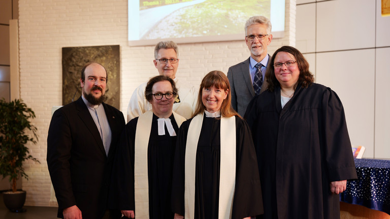 Haben den ökumenischen Gedenkgottesdienst gemeinsam gestaltet: Pastor Fritz Rohde, Pastorin Annkatrin Kolbe, Diakon Stephan Klinkhamels, Pastorin Anke Zorn, Pastor Manfred Ewaldt, Pastorin Karin Pusch (von links) 