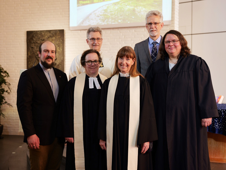 Haben den ökumenischen Gedenkgottesdienst gemeinsam gestaltet: Pastor Fritz Rohde, Pastorin Annkatrin Kolbe, Diakon Stephan Klinkhamels, Pastorin Anke Zorn, Pastor Manfred Ewaldt, Pastorin Karin Pusch (von links) 