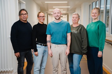 Das Team der Pflege der Psychiatrie in Alltagskleidung im Albertinen Krankenhaus Hamburg Schnelsen