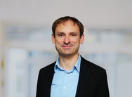 Portraitfoto von PD Dr. Markus Gödel, neuer Chefarzt Klinik für Geriatrie am Albertinen Krankenhaus ab 2026