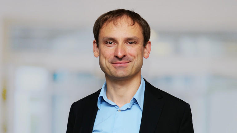 Portraitfoto von PD Dr. Markus Gödel, neuer Chefarzt Klinik für Geriatrie am Albertinen Krankenhaus ab 2026