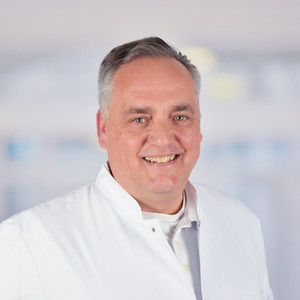 Portrait Prof. Dr. med. Christoph Weber, Leiter Zentrum für Radiologie, Chefarzt Radiologie, Team, Amalie Sieveking Krankenhaus, Hamburg-Volksdorf
