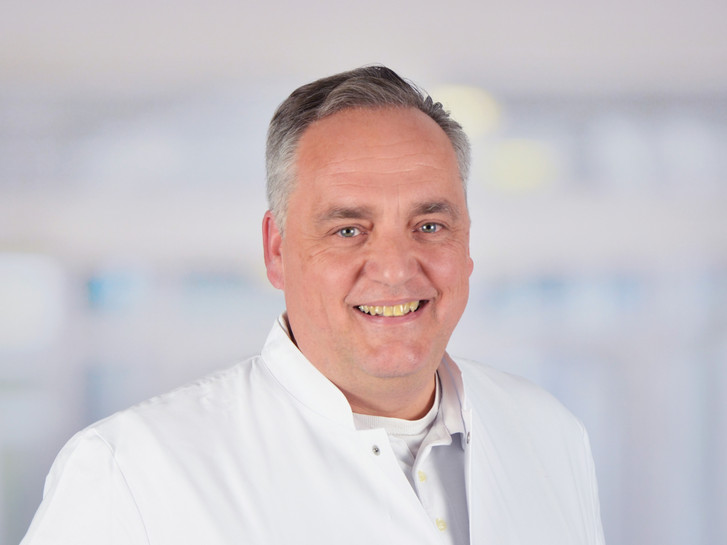 Portrait Prof. Dr. med. Christoph Weber, Leiter Zentrum für Radiologie, Chefarzt Radiologie, Team, Amalie Sieveking Krankenhaus, Hamburg-Volksdorf Portrait Prof. Dr. med. Christoph Weber, Leiter Zentrum für Radiologie, Chefarzt Radiologie, Team, Amalie Sieveking Krankenhaus, Hamburg-Volksdorf