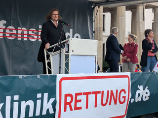 Dr. Ina Czyborra, Senatorin für Gesundheit, Wissenschaft und Pflege Dr. Ina Czyborra, Senatorin für Gesundheit, Wissenschaft und Pflege