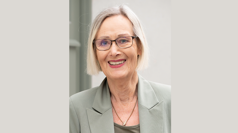 Portraitfoto von der Hamburger Psychologin und Bestsellerautorin Dr. Eva Wlodarek. Portraitfoto von der Hamburger Psychologin und Bestsellerautorin Dr. Eva Wlodarek.
