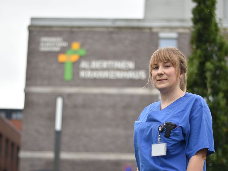 Albertinen Krankenhaus - Ann-Kristin Koloff erhält Grandmann-Preis für Projektarbeit in der Pflege
