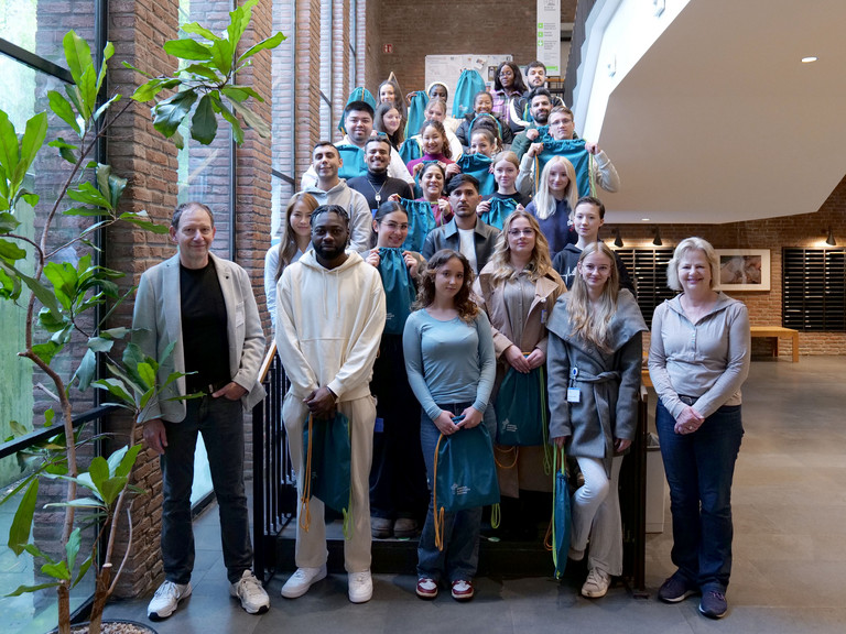 Begrüßung der neuen Pflegeschülerinnen und Pflegeschüler im Kurs BPA10-25 im Albertinen Krankenhaus