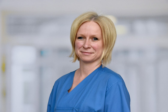 Portraitfoto von Antje Amon, Stationsleiterin der neurologischen Frührehabilitation des Albertinen Krankenhauses in Hamburg-Schnelsen