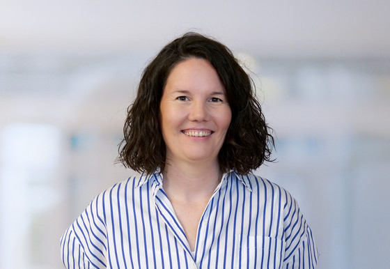 Portraitfoto Sabine Bösl, Zentrumsleiterin Interdisziplinäres Therapiezentrum im Albertinen Krankenhaus in Hamburg