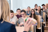 Studierende in einem Hörsaal
