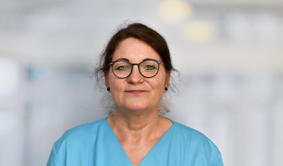 Portraitfoto von May-Brit Stolle, Stationsleiterin Kardiochirurgie im Albertinen Krankenhaus in Hamburg-Schnelsen