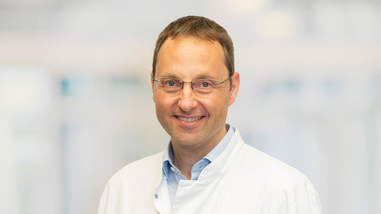 Potraitbild von Prof. Dr. Jens Schmidt zum Hör-Tipp: Hör-Tipp: Wissenschaft und Praxis – wie dient Forschung der Behandlung von Patienten?