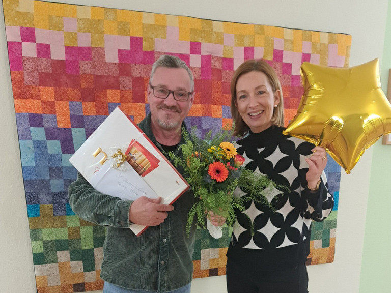 Mitarbeiter Torsten Wietz und Einrichtungsleiterin Gesina Schwieger