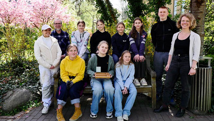 Teilnehmerinnen des Girls’ Day bei Werkstück in Berlin mit Betreuenden im Gruppenfoto