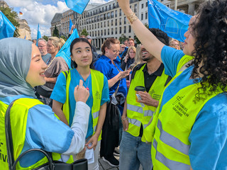 Protest am Brandenburger Tor gegen die geplanten Kürzungen durch das GKV-Beitragssatzstabilisierungsgesetz Protest am Brandenburger Tor gegen die geplanten Kürzungen durch das GKV-Beitragssatzstabilisierungsgesetz