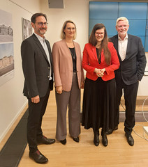 Jouleen Gruhn (2. v. rechts), Landtagsvizepräsidentin und gesundheitspolitische Sprecherin der SPD, besuchte die Pressekonferenz Jouleen Gruhn (2. v. rechts), Landtagsvizepräsidentin und gesundheitspolitische Sprecherin der SPD, besuchte die Pressekonferenz