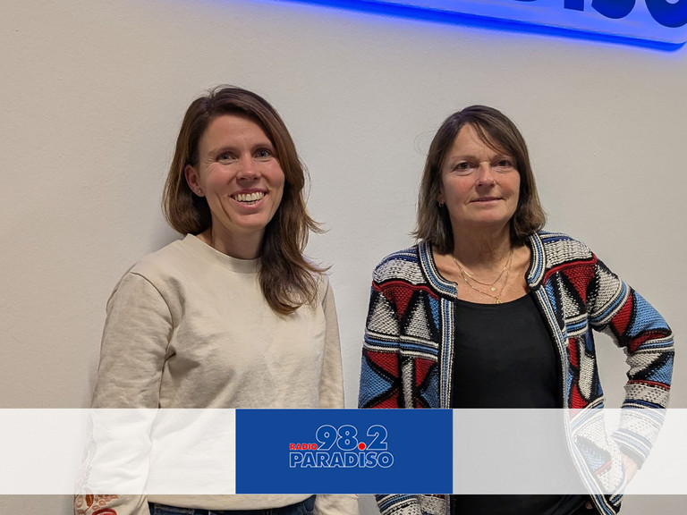 Franziska Weiß, Physiotherapeutin bei der Immanuel Therapiewelt mit Moderatorin Julia Nogli (v.l.n.r.)