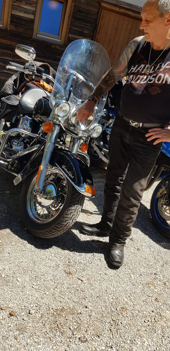 Alfons lauser aus dem Immanuel Seniorenzentrum Kläre Weist mit seiner Harley-Davidson Alfons lauser aus dem Immanuel Seniorenzentrum Kläre Weist mit seiner Harley-Davidson