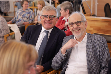 Gäste des Albertinen-Jahresfestes 2026 verfolgen den Festgottesdienst in der Kirche am Albertinen Krankenhaus Hamburg. Gäste des Albertinen-Jahresfestes 2026 verfolgen den Festgottesdienst in der Kirche am Albertinen Krankenhaus Hamburg.