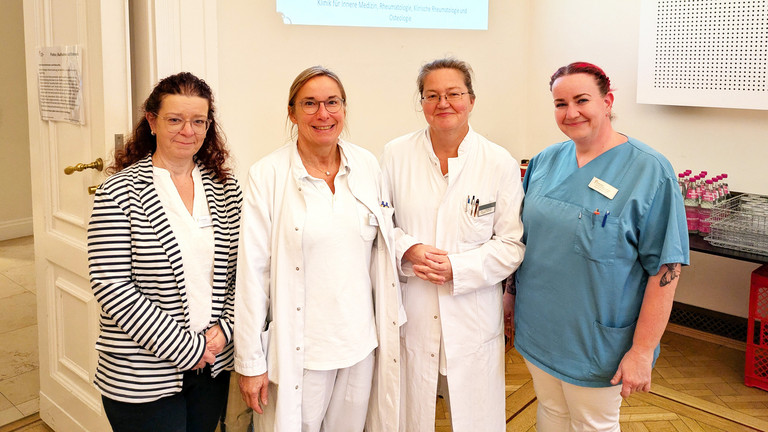 Das Team des Osteoporose-Tages im Veranstaltungssaal im Immanuel Krankenhaus Berlin in Wannsee Das Team des Osteoporose-Tages im Veranstaltungssaal im Immanuel Krankenhaus Berlin in Wannsee