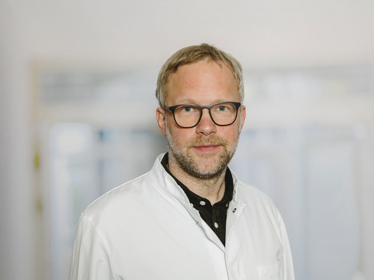 Dr. med. Michael Berndsen, Chefarzt der Abteilung Obere Extremität, Hand- und Mikrochirurgie am Immanuel Krankenhaus Berlin