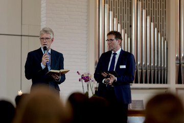 Pastor Manfred Ewaldt und Pastor Thorsten Graff begrüßen die Teilnehmenden des Festgottesdienstes zum Albertinen-Jahresfest 2026. Pastor Manfred Ewaldt und Pastor Thorsten Graff begrüßen die Teilnehmenden des Festgottesdienstes zum Albertinen-Jahresfest 2026.