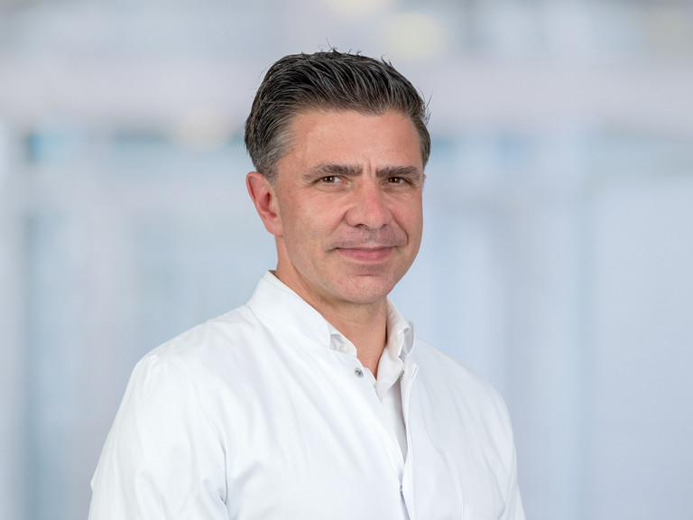Portraitbild von Marc Kriege, neuer Chefarzt der Anästhesiologie, Intensivmedizin und Schmerztherapie am Immanuel Klinikum Bernau Herzzentrum Brandenburg und Professor an der Medizinischen Hochschule Brandenburg Theodor Fontane (MHB) Portraitbild von Marc Kriege, neuer Chefarzt der Anästhesiologie, Intensivmedizin und Schmerztherapie am Immanuel Klinikum Bernau Herzzentrum Brandenburg und Professor an der Medizinischen Hochschule Brandenburg Theodor Fontane (MHB)