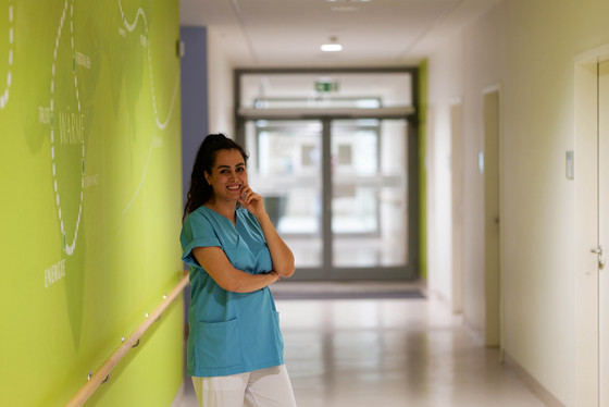 Hebamme im Klinikalltag – Teil eines multiprofessionellen Teams in der familienorientierten Geburtshilfe.