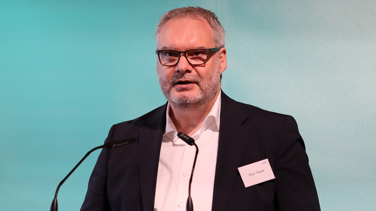 Roy J. Noack hält als Geschäftsführer des Immanuel Krankenhaus Berlin einen Vortrag beim DKG-Zukunftsforums Krankenhaus Roy J. Noack hält als Geschäftsführer des Immanuel Krankenhaus Berlin einen Vortrag beim DKG-Zukunftsforums Krankenhaus