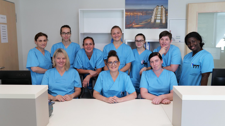 Teamfoto des Pflegeteams der Interdisziplinären Wahlleistungsstation im Albertinen Krankenhaus in Hamburg-Schnelsen