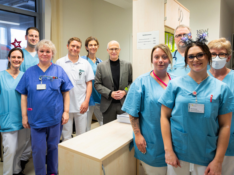 Bürgermeister Tschentscher besucht Zentrale Notaufnahme im Albertinen Krankenhaus