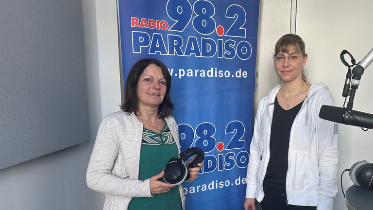 Stefanie Micklitza (rechts) im Studio mit Julia Nogli