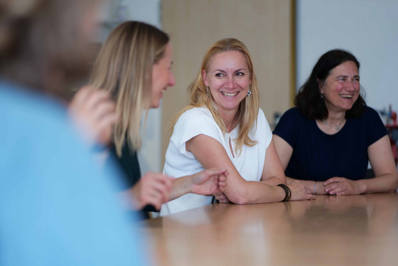 Therapeutinnen in der Teamsitzung der Psychiatrie desw Interdisziplinären Therapiezentrums des Albertinen Krankenhauses in Hamburg Schnelsen Therapeutinnen in der Teamsitzung der Psychiatrie desw Interdisziplinären Therapiezentrums des Albertinen Krankenhauses in Hamburg Schnelsen