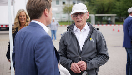 Dr. Thorsten Minuth und Ralf Zastrau im Gespräch bei der Jubiläumsfeier 20 Jahre Albertinen Services Hamburg ASH in Rellingen. Dr. Thorsten Minuth und Ralf Zastrau im Gespräch bei der Jubiläumsfeier 20 Jahre Albertinen Services Hamburg ASH in Rellingen.