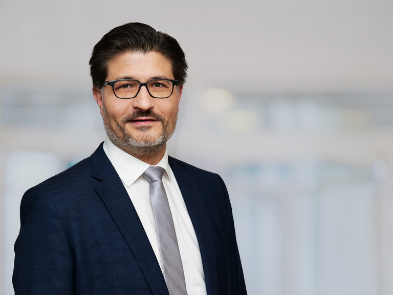 Portraitfoto von Prof. Dr. Peter Bannas, Chefarzt, Klinik für Diagnostische und Interventionelle Radiologie im Albertinen Krankenhaus in Hamburg und  stellvertretender Leiter Immanuel Albertinen Zentrum für Radiologie.