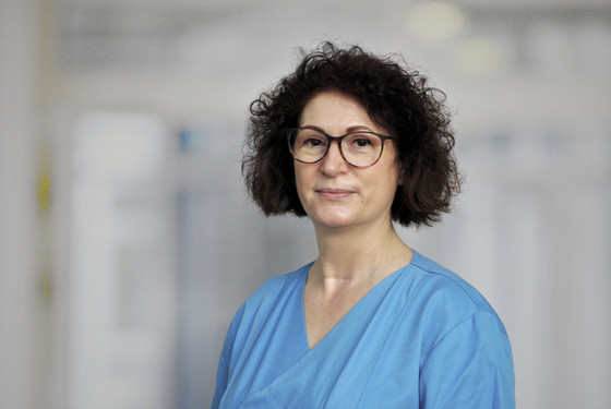 Portraitfoto von Stationsleiterin Sabine Falke-Schürmann, Klinik für Orthopädie und Unfallchirurgie des Albertinen Krankenhauses in Hamburg-Schnelsen