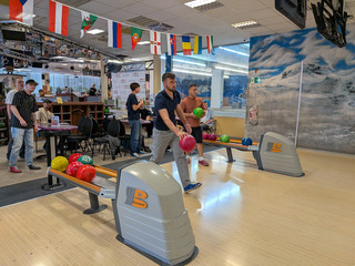 Mit voller Energie auf der Bowlingbahn Mit voller Energie auf der Bowlingbahn