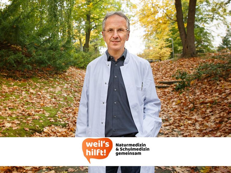 Naturheilkunde Berlin - Prof. Andreas Michalsen im Podcast über die Behandlung von chronischen Schmerzen mit Naturheilkunde