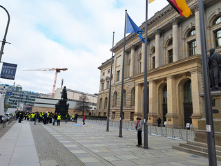 Vor dem Abgeordnetenhaus Berlin: Auch die Gewerkschaft Verdi war am Morgen politisch aktiv 
