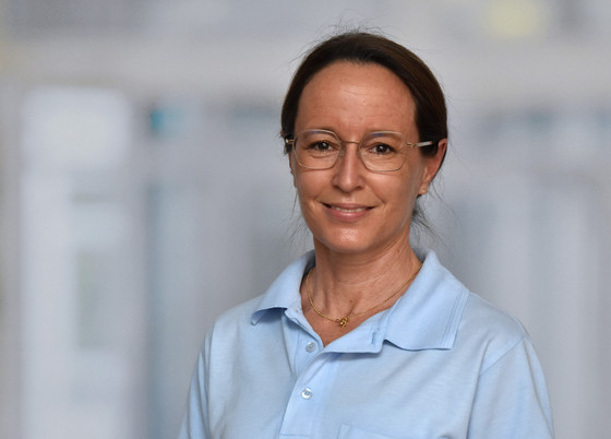 Portraitfoto Stella Hansen-Buck, Teamleiterin Physikofit im Interdisziplinären Therapiezentrum im Albertinen Krankenhaus Hamburg Portraitfoto Stella Hansen-Buck, Teamleiterin Physikofit im Interdisziplinären Therapiezentrum im Albertinen Krankenhaus Hamburg