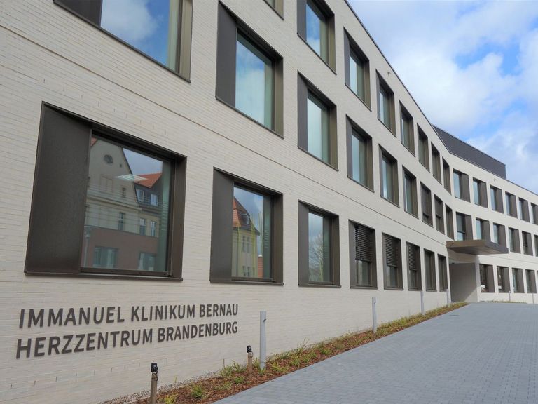 Einrichtungen - Gesundheit - Kliniken - Immanuel Klinikum Bernau Herzzentrum Brandenburg - Hausansicht